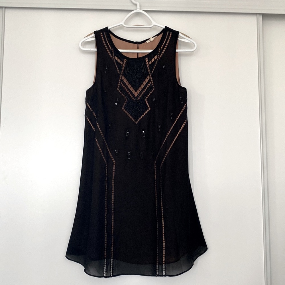 Cute black dress A-line a little. Very flattering at the bottom
